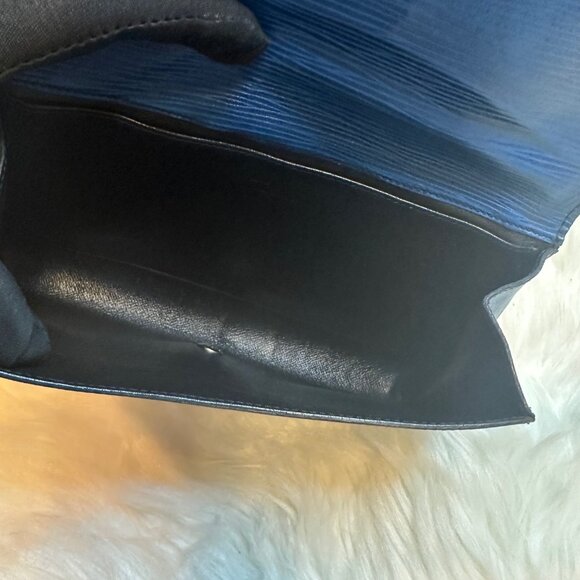 Authentic Louis Vuitton Epi Leather Arts-Deco Pochette Clutch - Picture 16 of 17